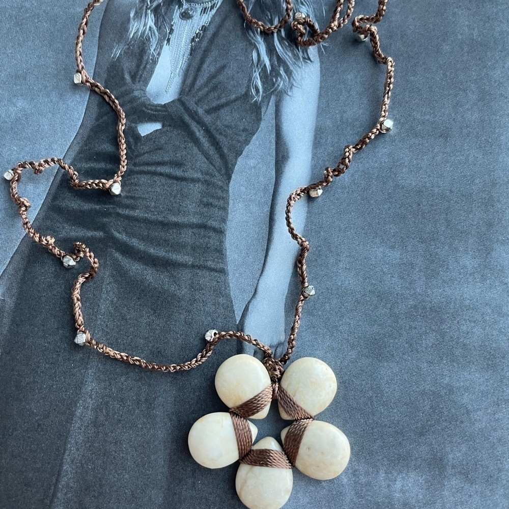- statement necklace